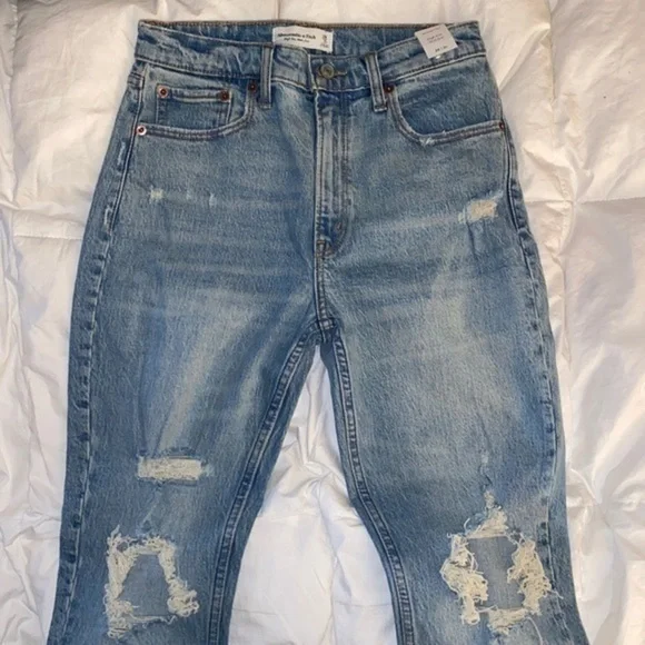 High Rise Mom Jeans “26 Regular”​